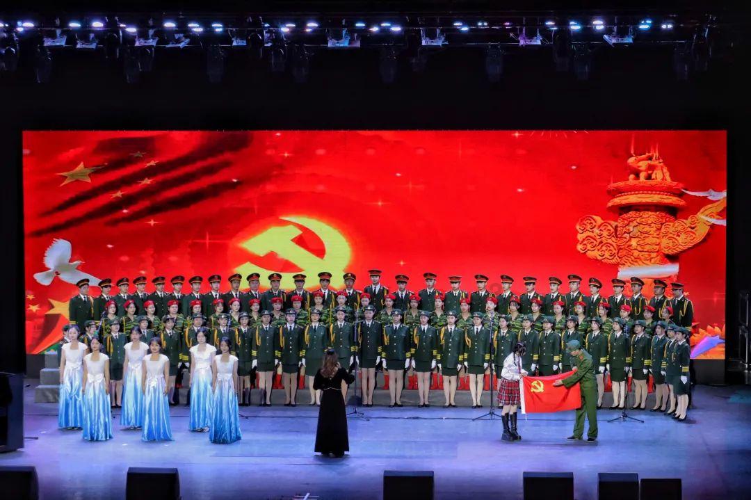河南开放烟花爆竹许可证，现场上千人排队办理，场面过于震撼